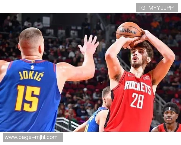 亨特分析莫布里与亚当斯的进攻风格差异及其对球队的影响